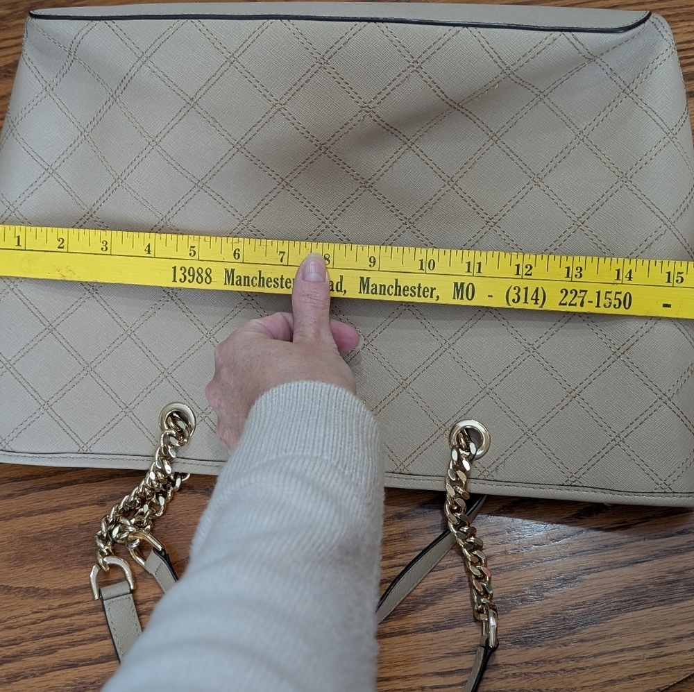 Michael Kors Jet Set Quilted Saffiano Leather Tote – Beige/Gold - Picture 15 of 16